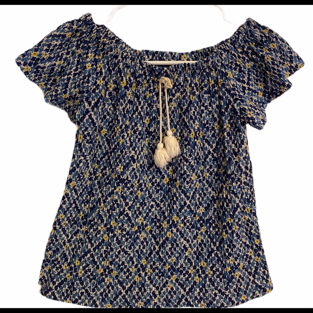 super cute off the shoulder floral top!!